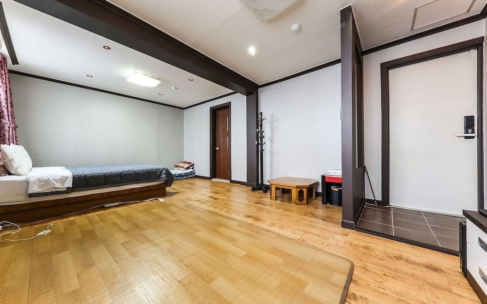 Daejeon Daeheung Mong Room (Korean Style room (Netflix viewing av) 3