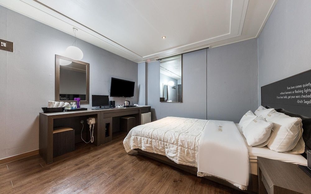 undefined Daejeon Yongun HI Hotel 4