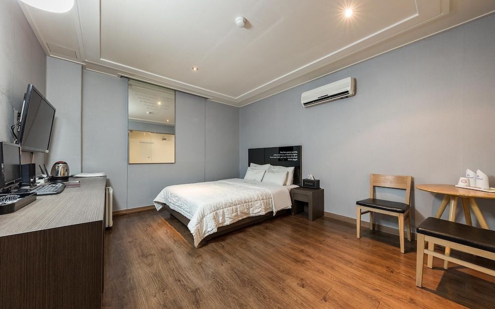 undefined Daejeon Yongun HI Hotel 5