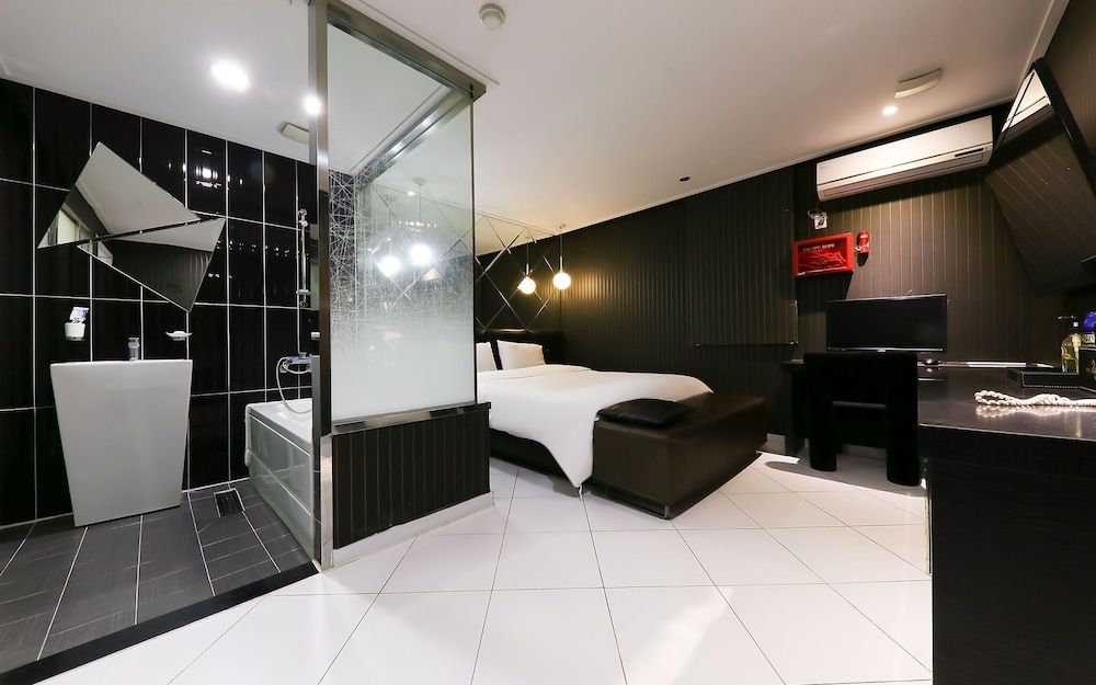 undefined Daejeon Wolpyeong Hotel Continew 4