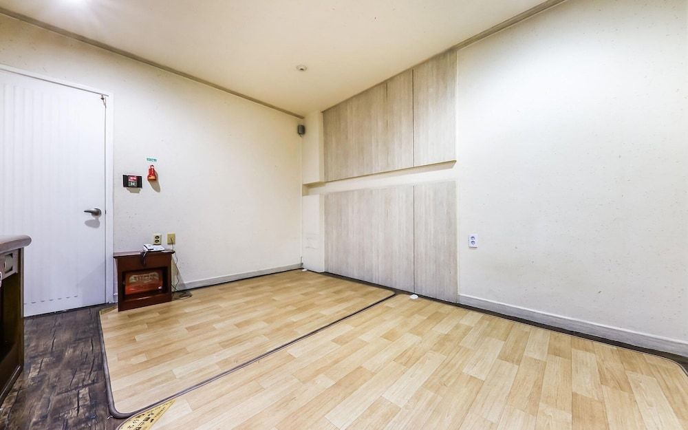 Daejeon Dunsan Gallery Room (Korean suite) 2
