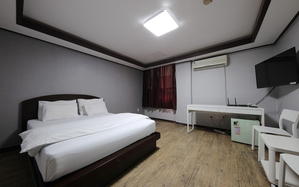 undefined Daejeon Daeheung Palace 4