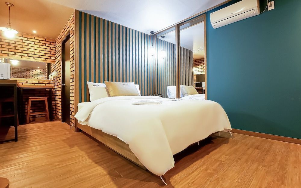 Daejeon Daeheung Hotel Box Room (Special Karaoke Room (Until 24:00 2PC)