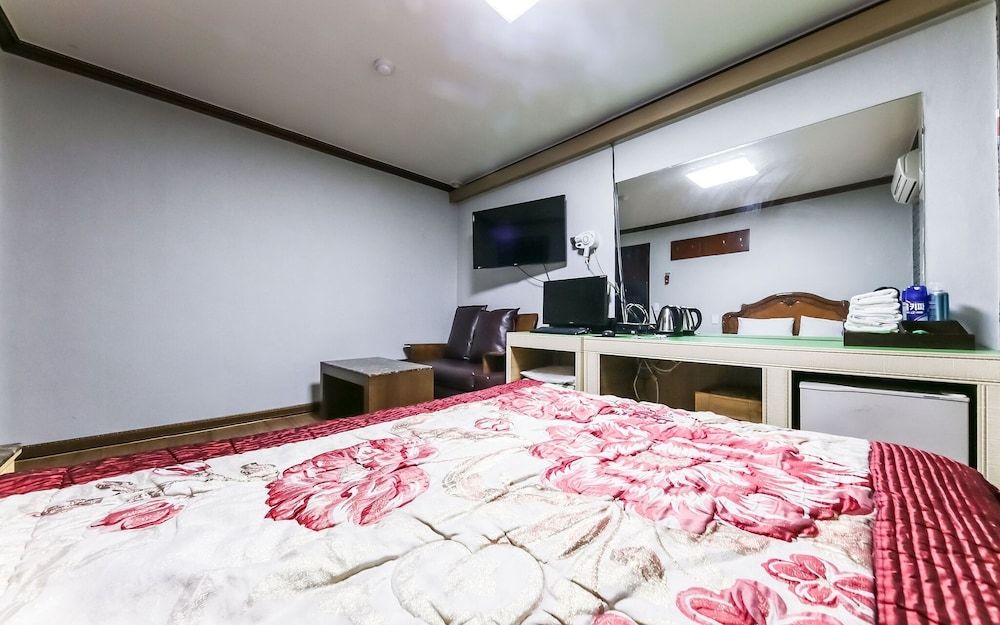 undefined Daejeon Yuseong Hotel 141 7