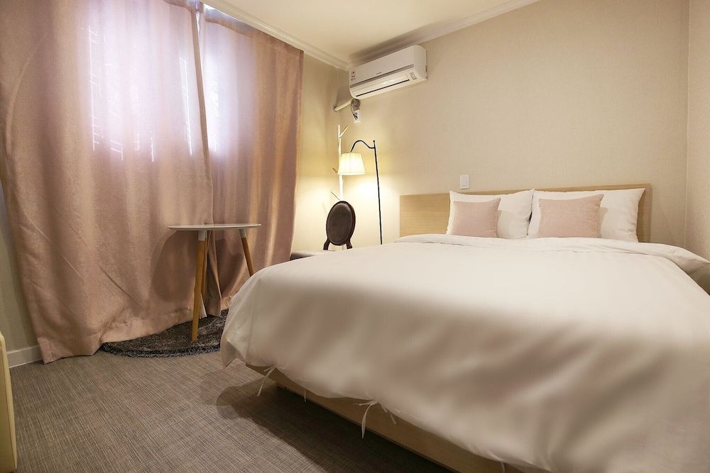 undefined Daejeon Dunsan Four Seasons 3