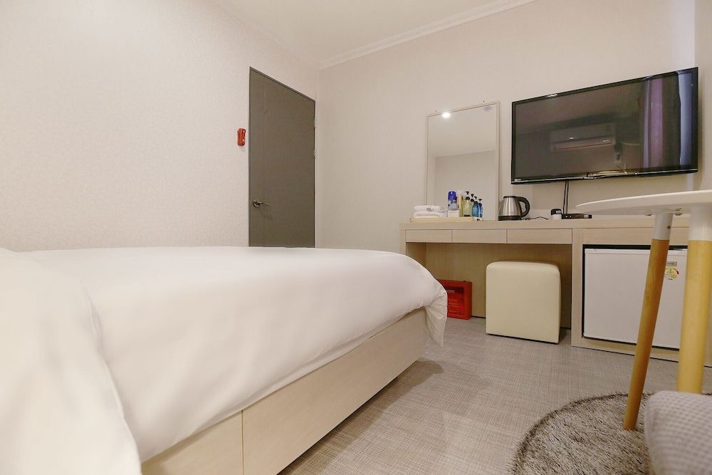 undefined Daejeon Dunsan Four Seasons 5