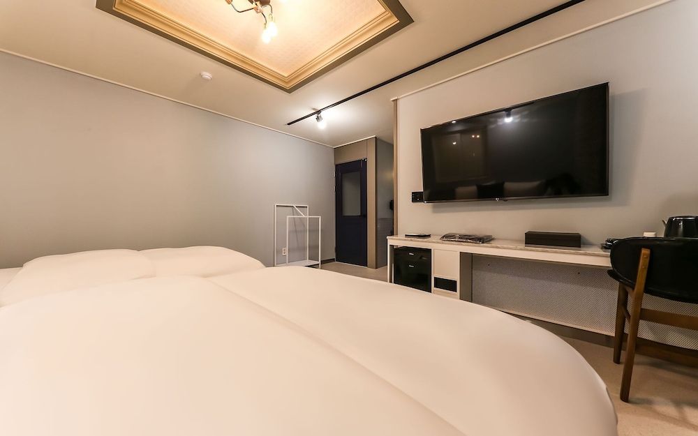 undefined Daejeon Jungri Hotel Art Bin 5