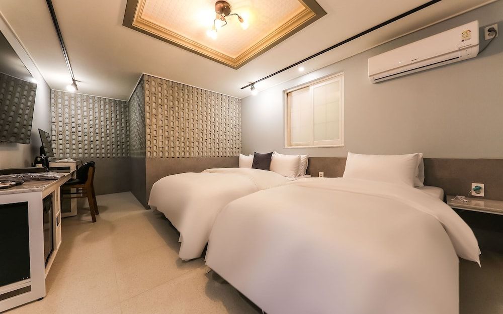 undefined Daejeon Jungri Hotel Art Bin 3