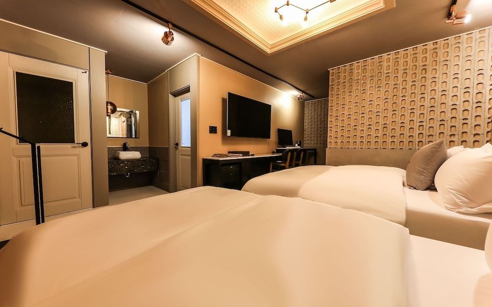 undefined Daejeon Jungri Hotel Art Bin 9