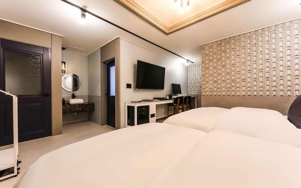 undefined Daejeon Jungri Hotel Art Bin 4