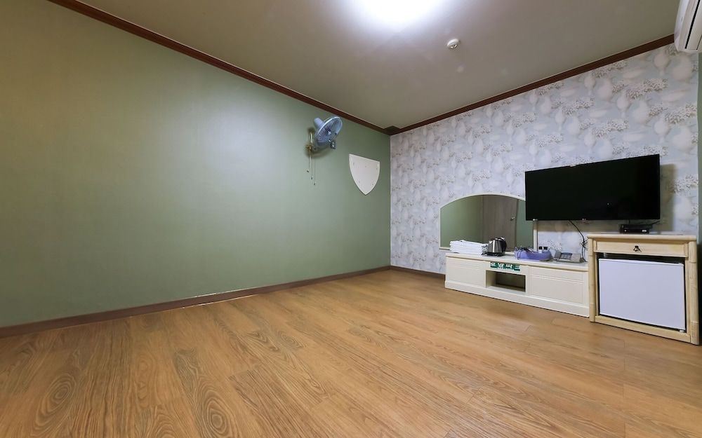 undefined Daejeon Sintanjin Royal 3