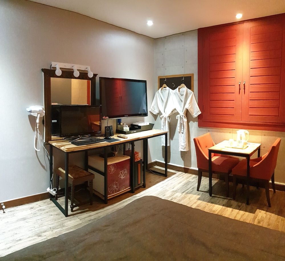 Romance Motel Deluxe Room 5