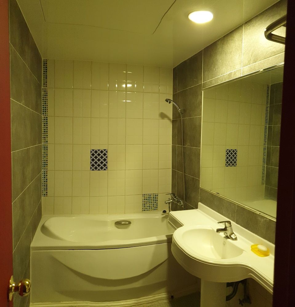 Romance Motel Deluxe Room 7