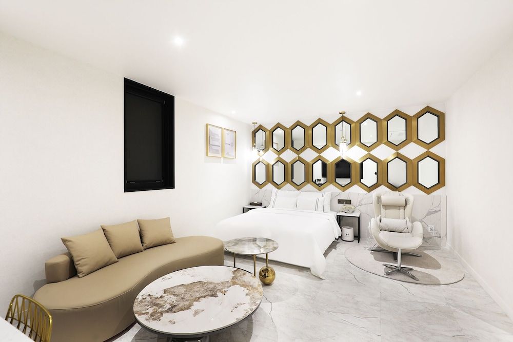 Mari Hotel Chungju Luxury Room 18