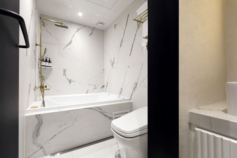 Mari Hotel Chungju Luxury Room 12