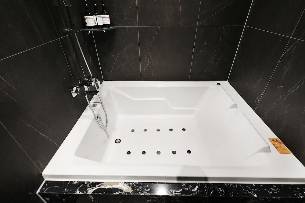 Mari Hotel Chungju Luxury Room 10