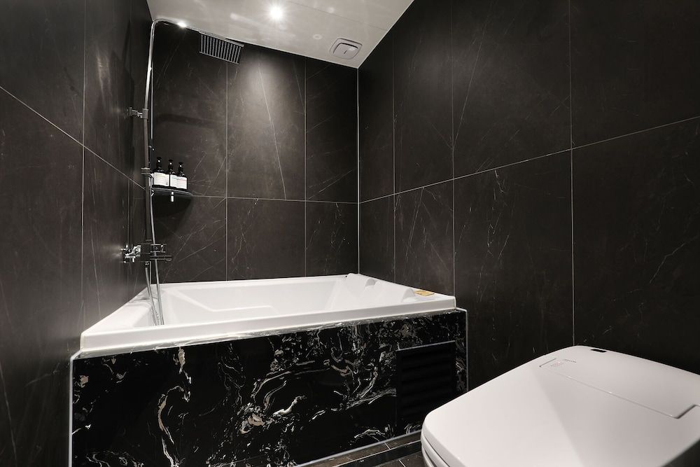 Mari Hotel Chungju Luxury Room 11