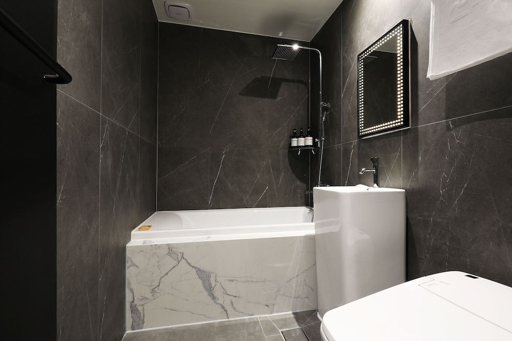 Mari Hotel Chungju Deluxe Room 12