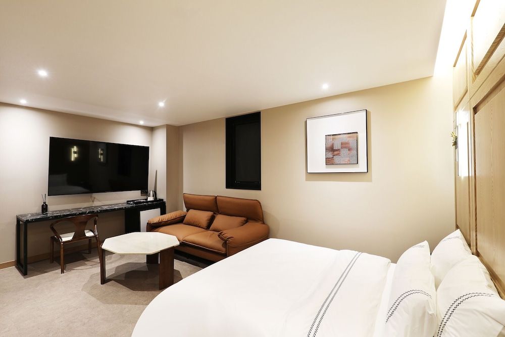 Mari Hotel Chungju Luxury Room 4