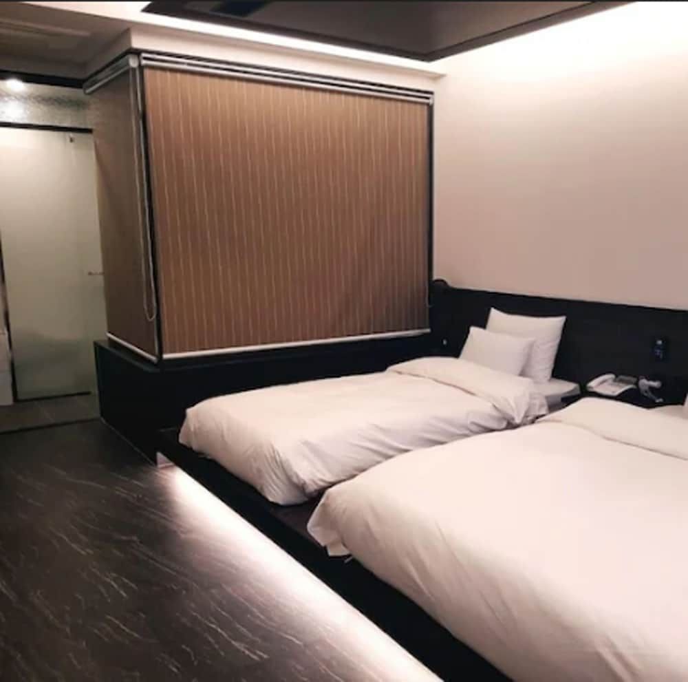 Hotel Wanted Family Twin Room 4