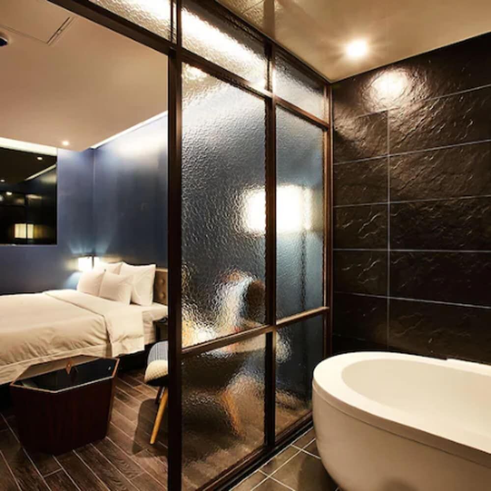 Hotel Wanted Superior Double Room 4