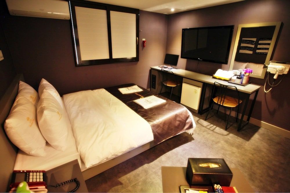 Noriter Hotel Deluxe Room (Check in 9pm) 12