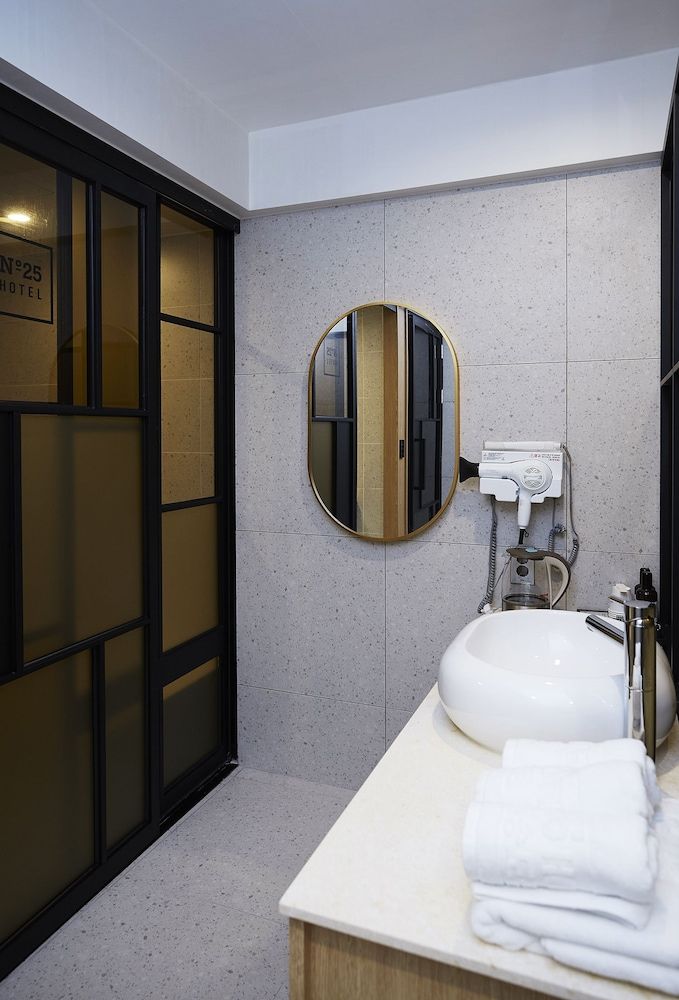 No25 Hotel Twin Room 5