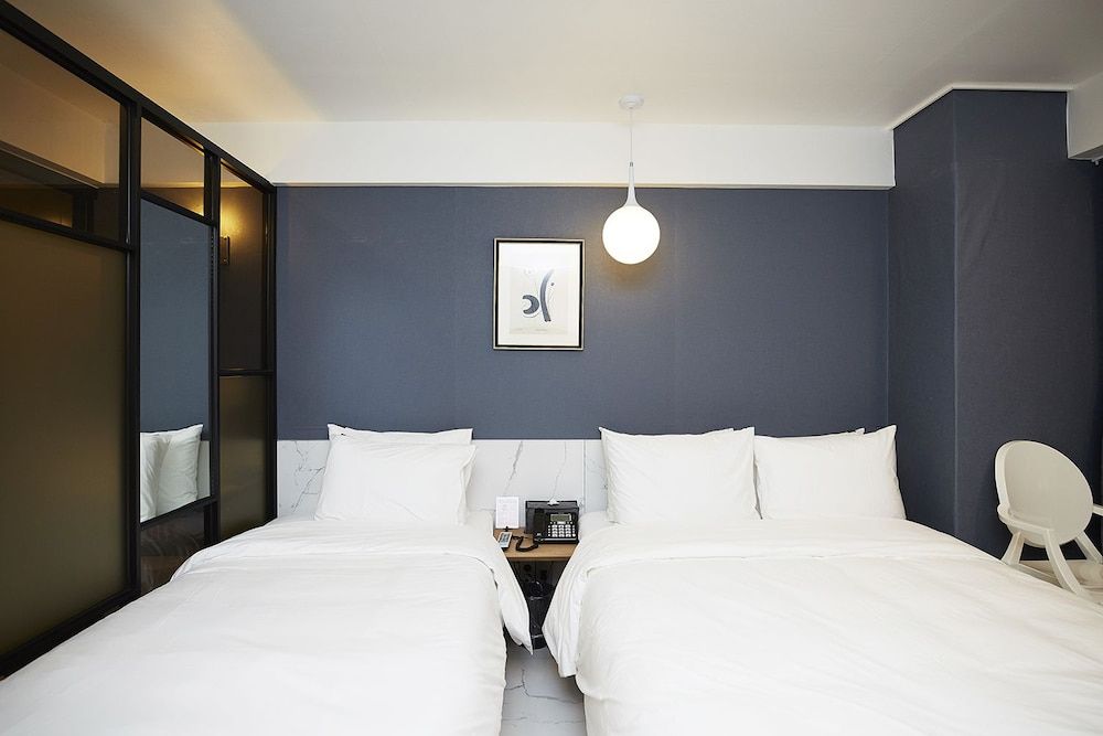 No25 Hotel Twin Room 3