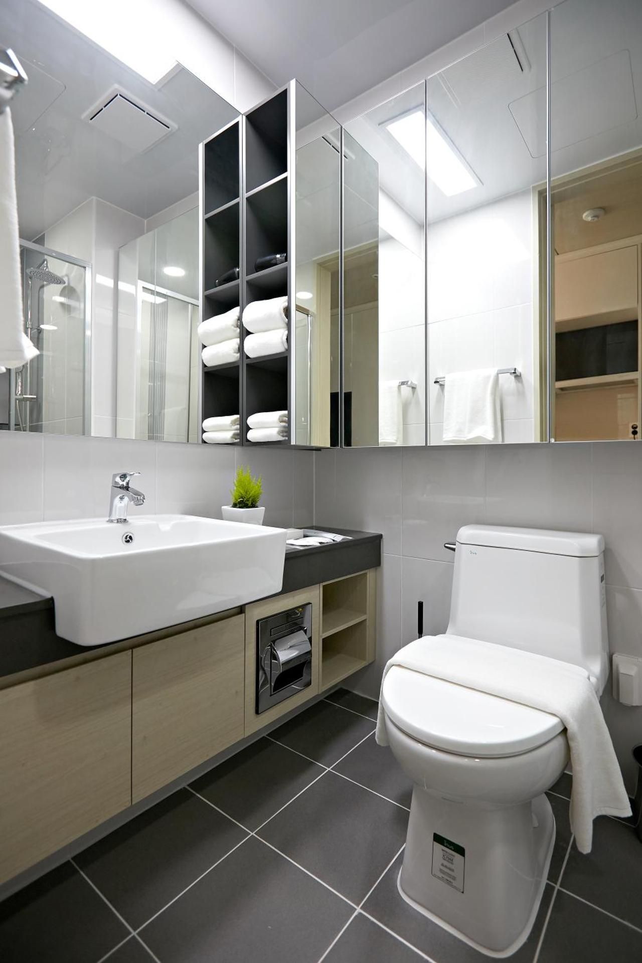 Ocean Soleview Hotel Deluxe Ocean View Room with Ondol Floor and Terrace 3