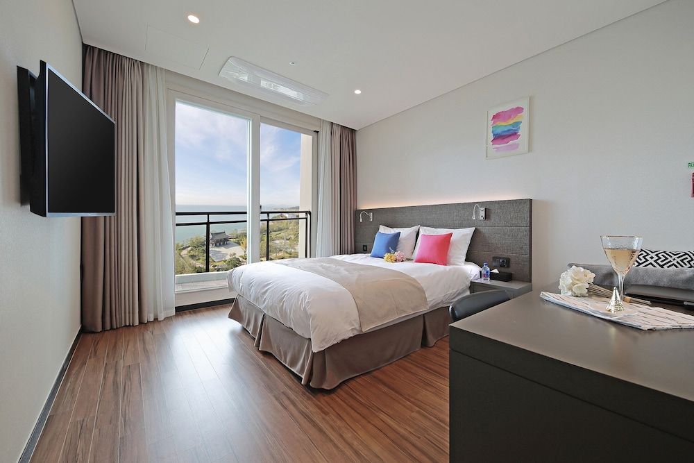 Airsky Hotel Premier Double Room, Ocean View/Terrace 3