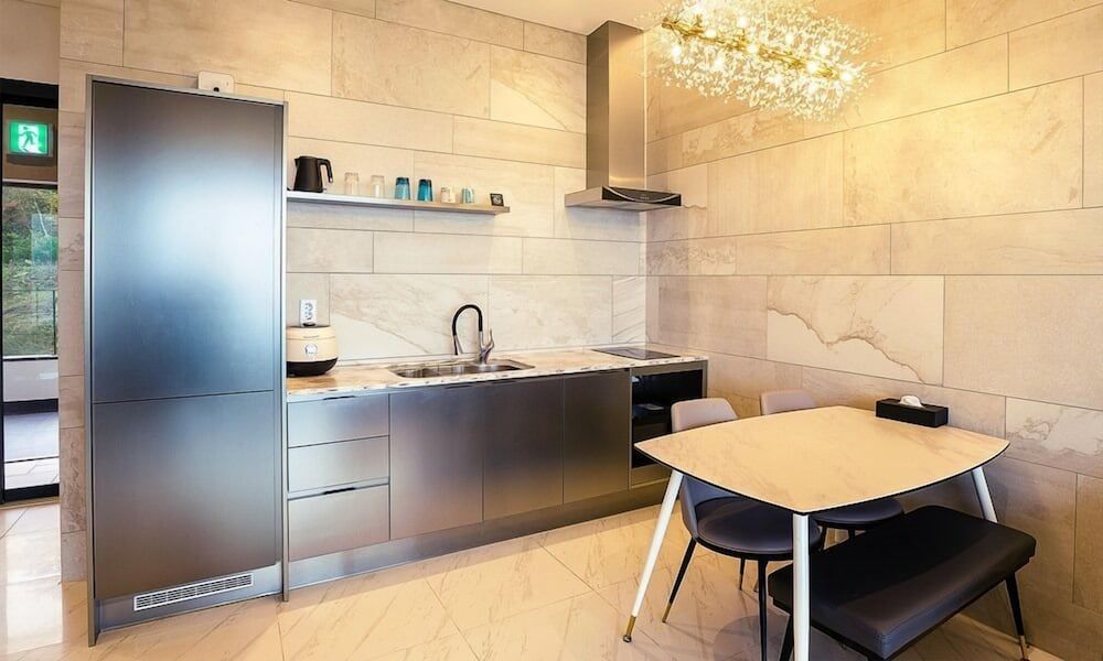 Elijah Resort Suite 5