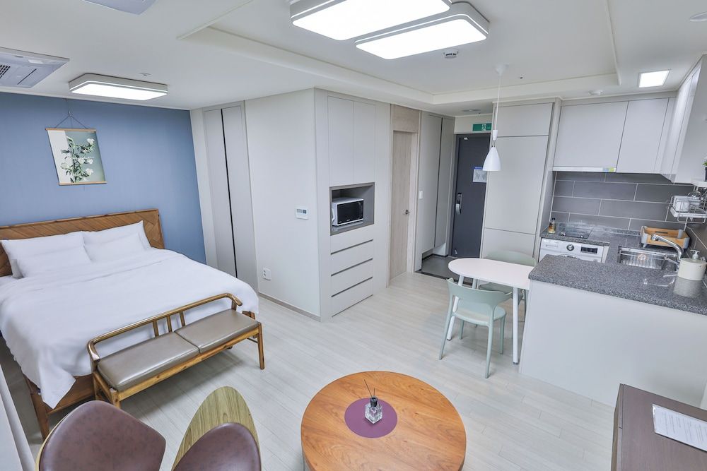 Landmark Stay in Songdo Deluxe Double Room 8