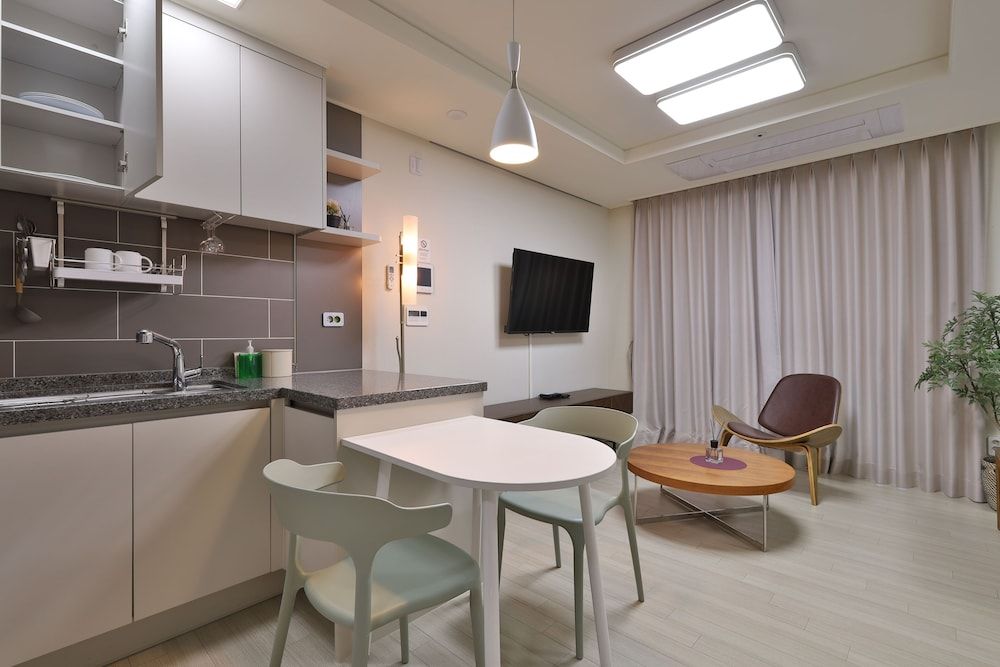 Landmark Stay in Songdo Deluxe Double Room 5