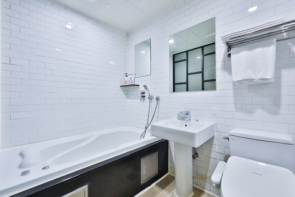 KAKAO HOTEL Deluxe Double Room 6