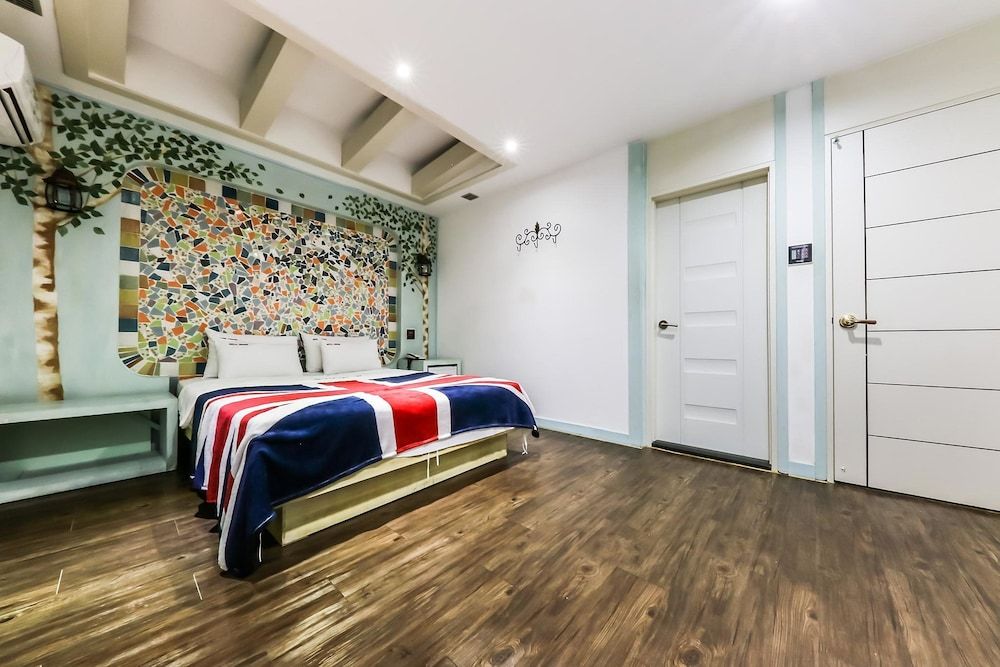 Born Hotel Cheongju Standard Double Room, Smoking 3