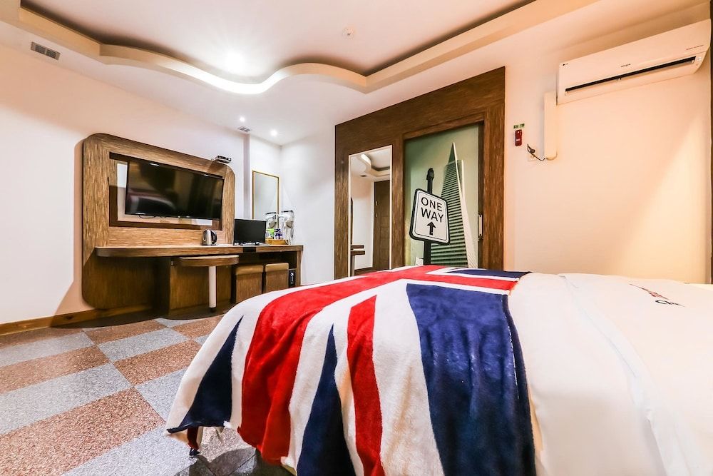 Born Hotel Cheongju Standard Double Room, Smoking 11