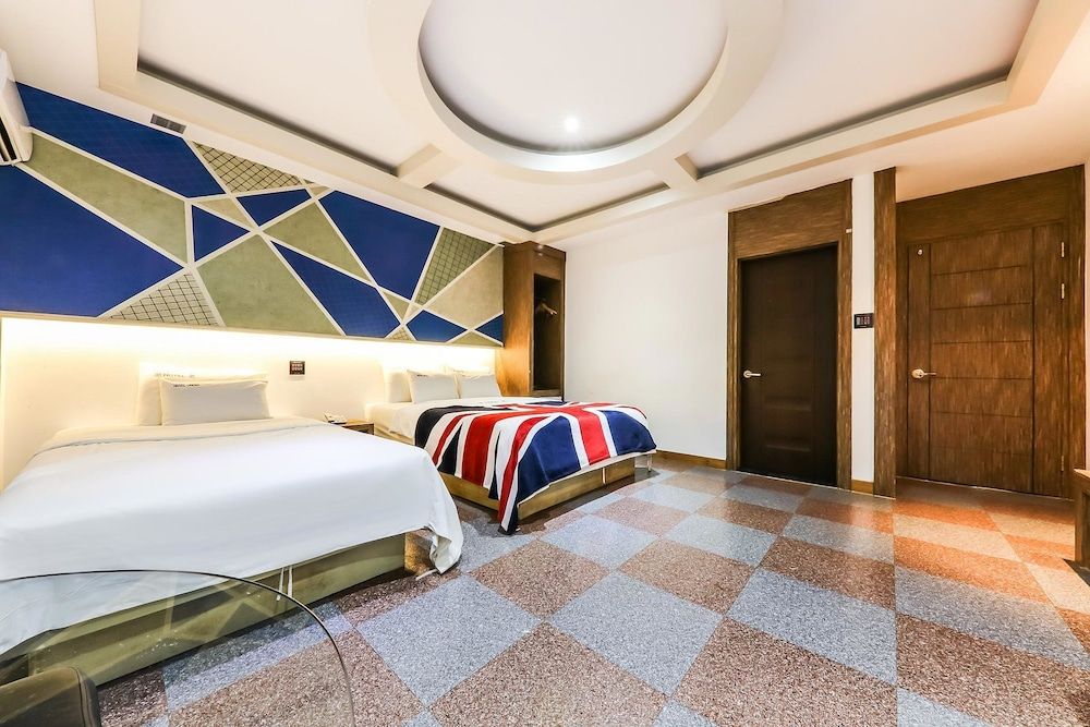 Born Hotel Cheongju Deluxe Twin Room, Smoking 2