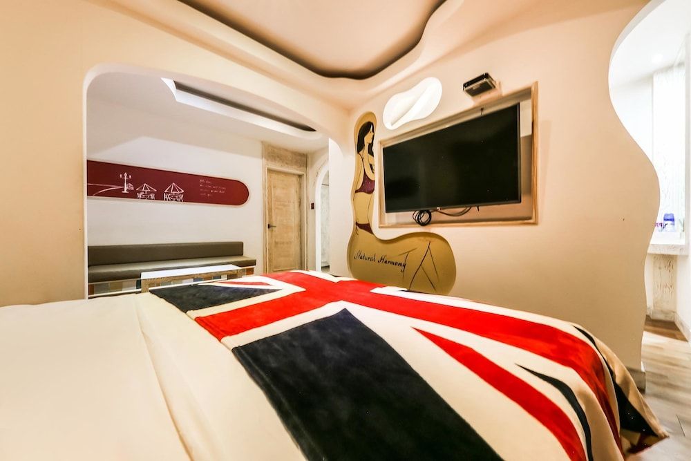 Born Hotel Cheongju Deluxe Double Room, Smoking 5