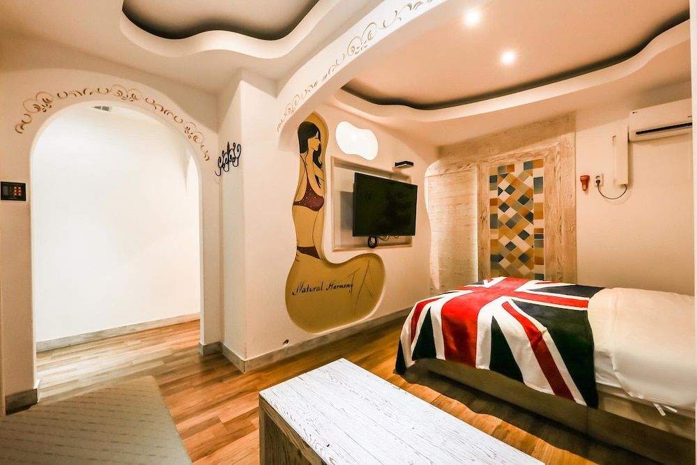 Born Hotel Cheongju Deluxe Double Room, Smoking 6