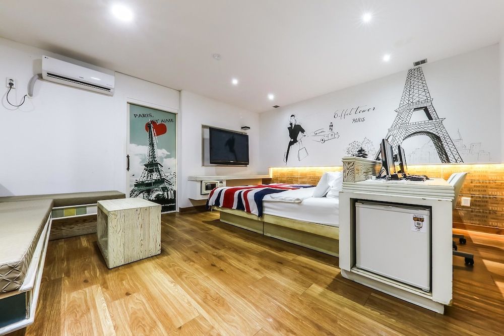 Born Hotel Cheongju Deluxe Double Room, Smoking 2