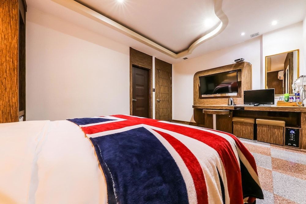 Born Hotel Cheongju Standard Double Room, Smoking 9