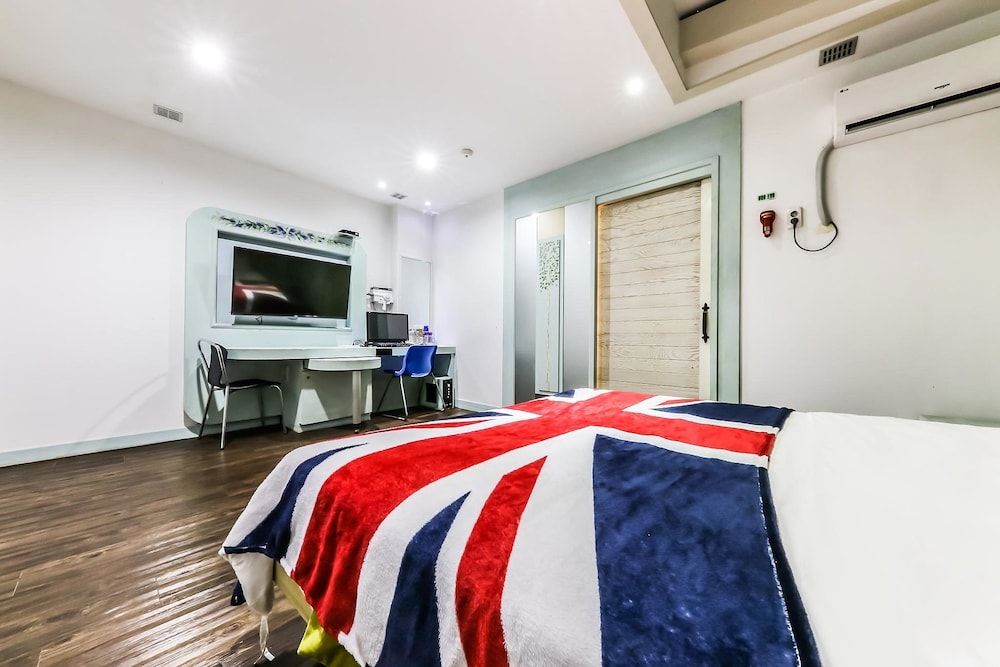 Born Hotel Cheongju Standard Double Room, Smoking 4