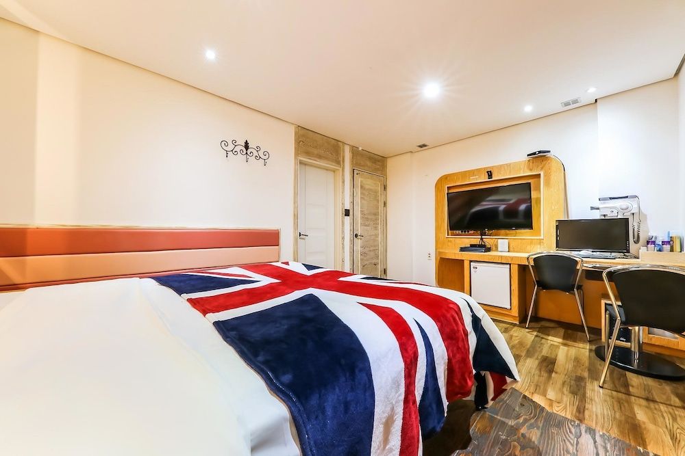 Born Hotel Cheongju Standard Double Room, Smoking 7