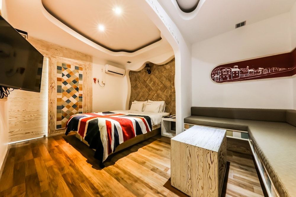 Born Hotel Cheongju Deluxe Double Room, Smoking 7