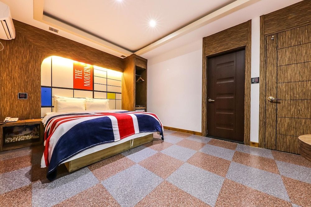 Born Hotel Cheongju Standard Double Room, Smoking 12