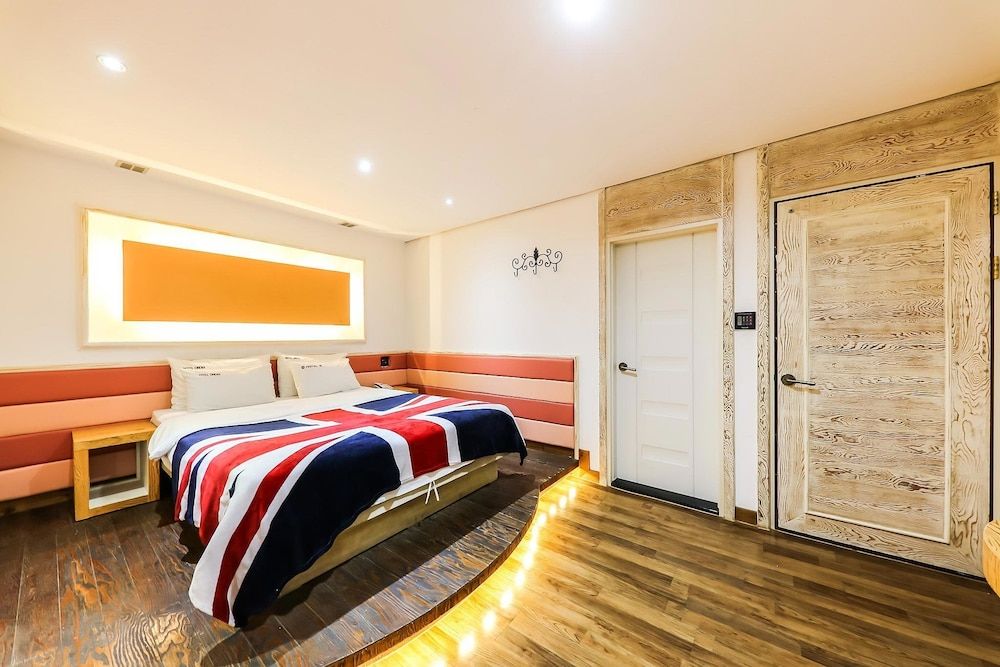 Born Hotel Cheongju Standard Double Room, Smoking 6