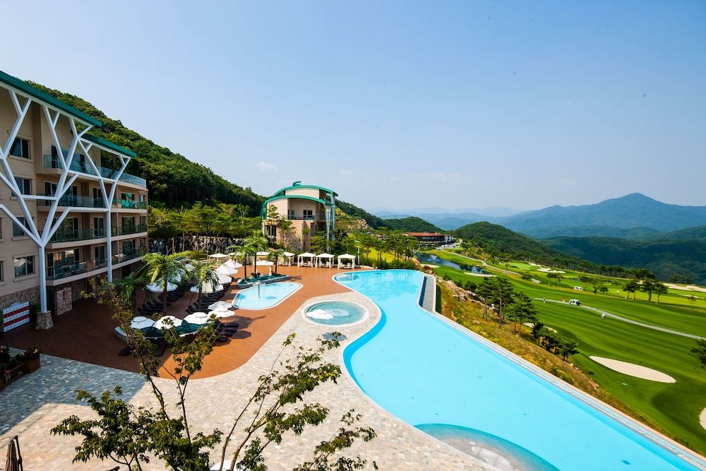 Sono Felice Village Vivaldi Park [Room&Pool PKG] Gold Grand Suite (Kitchen/Park View/Bed) - Infinity Pool Ticket(up to 6 pax)+1 Pizza