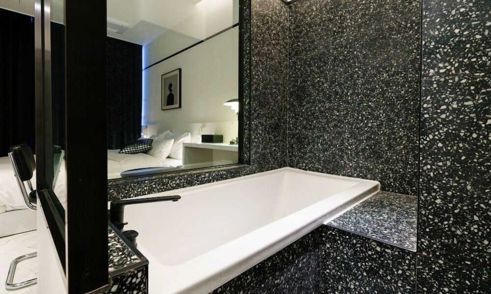 YANGJU IPPDA HOTEL More Pretty Room - Bathtub 7