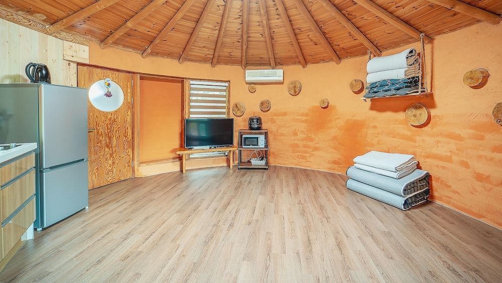 Taean Todamgil Pension Basic Room, 1 Bedroom (hangboknamu) 2