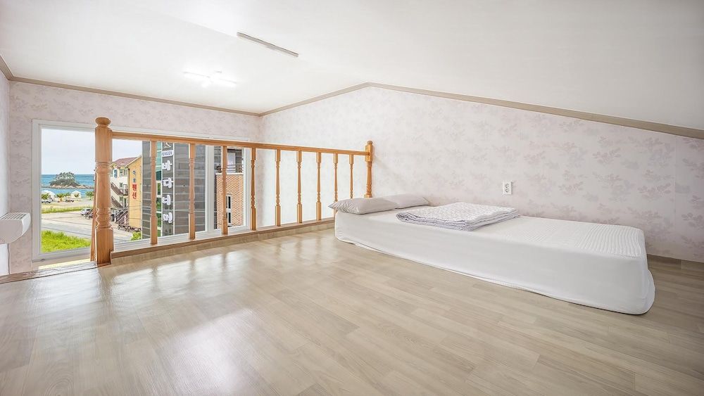 Taean Happyzonepension Basic Room, 1 Bedroom (303)